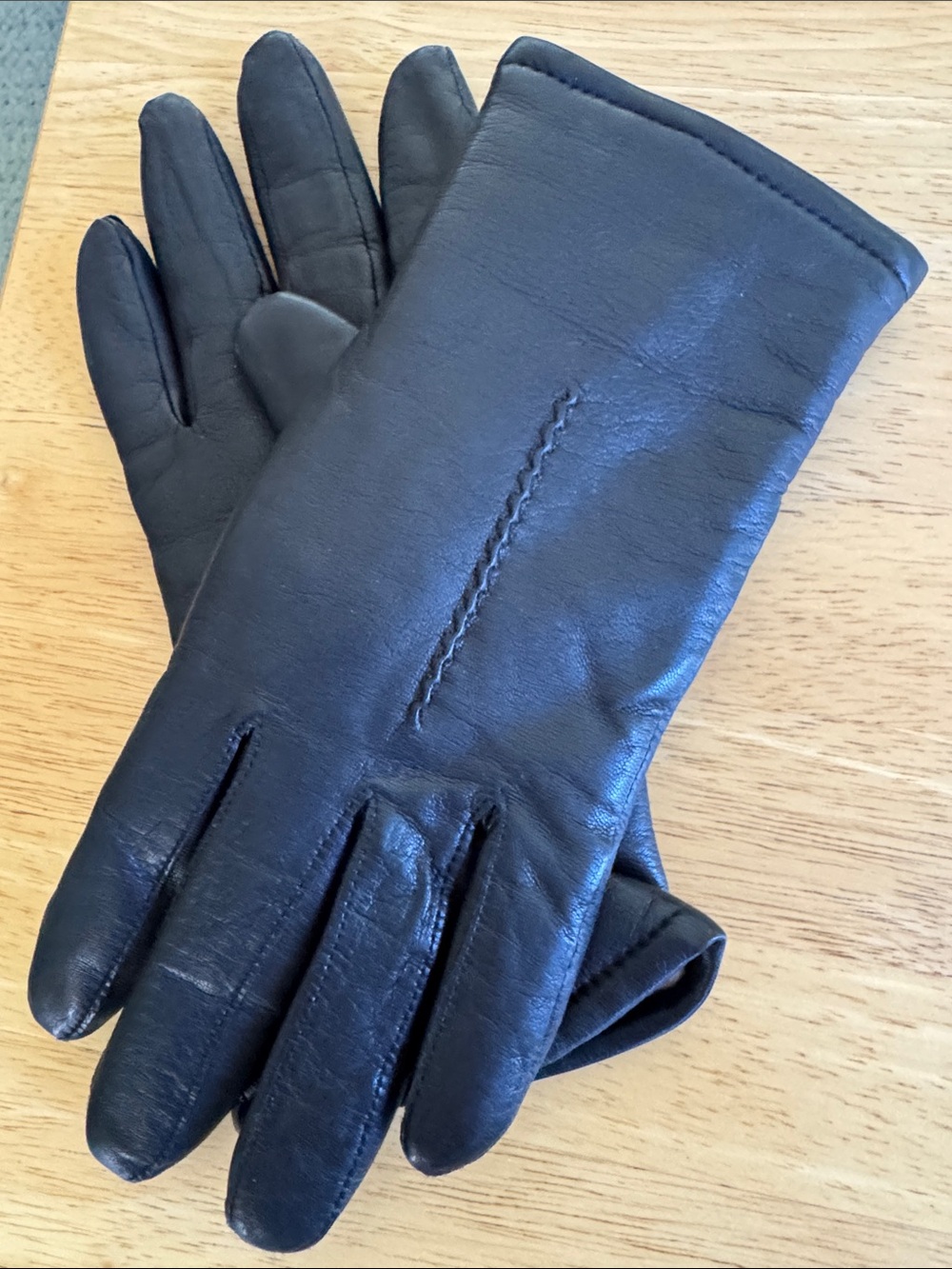 Classic Black Leather Women's Gloves